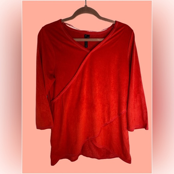 Allie & Rob Red Velvet Wrap Tunic Top Size L Asymmetrical Hem 3/4 Sleeve - Picture 1 of 4